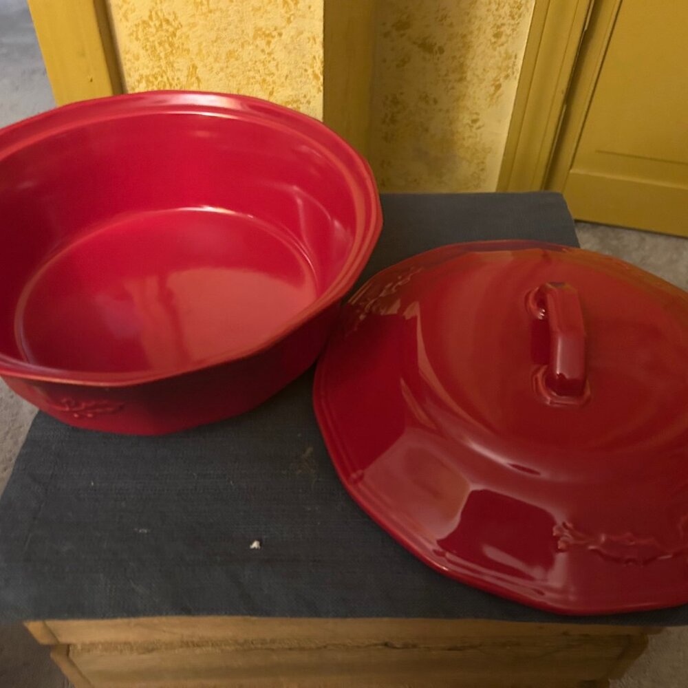 Vintage Red Casserole   4 QT no brand   freezer, oven,  microwave , dishwasher s - Picture 3 of 5